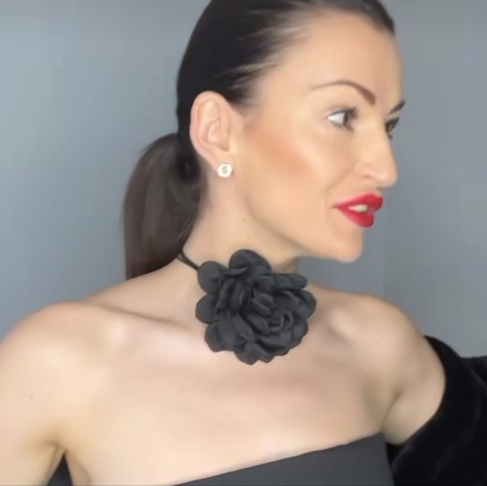 Zara Corded collar flower